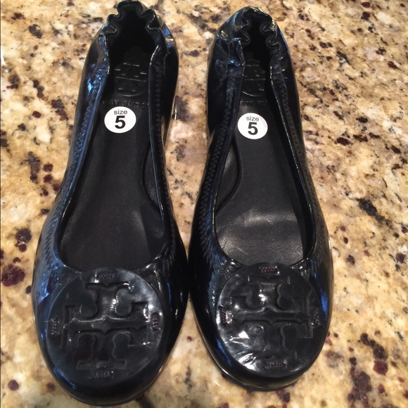 Tory Burch Reva Black Patent Ballet Flats - Picture 5 of 8